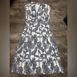 Escada Leaf Print V-Neck MIDI Dress Size 34 NWT